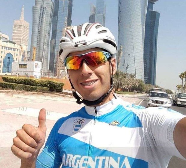 El ciclista argentino Nicolás Tivani en Emiratos Árabes.