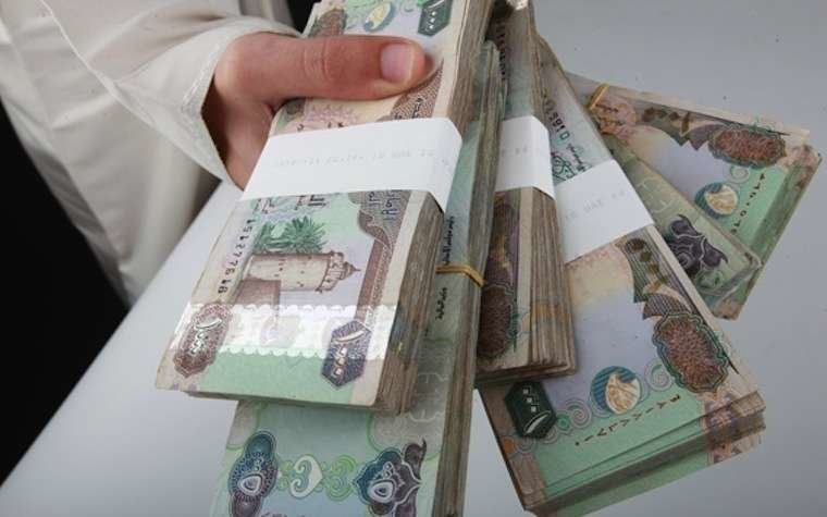 Fajos de billetes de dirhams de Emiratos Árabes.