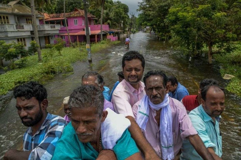 Ciudadanos de Kerala durante las inundaciones.