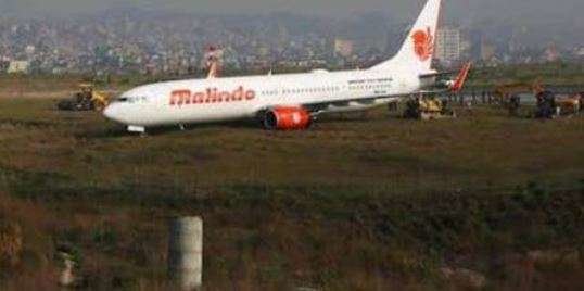 El avión de Nepal aterrizó en los pastizales. (Twitter)