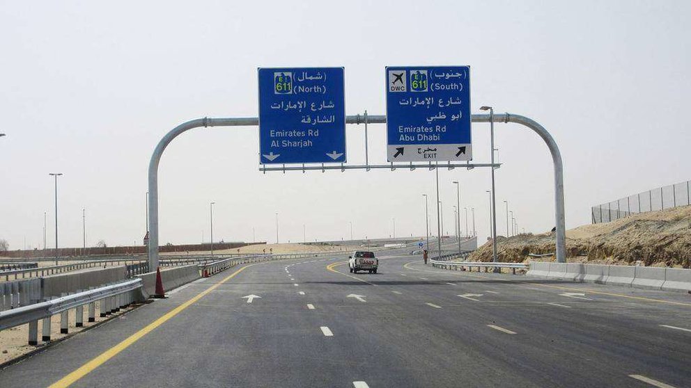 La Emirates Road o  E-611 en Emiratos Árabes.