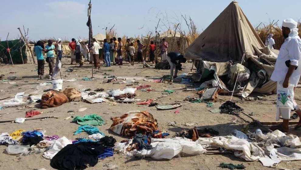 Estado del campo de refugiados de Al-Khokha, en Hodeidah, tras el ataque. (WAM)