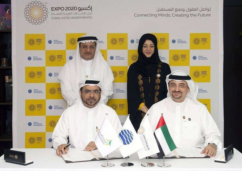 Firma del memorando entre la Autoridad de Salud de Dubai y la organización de Dubai Expo 2020. (@DHA_Twitter)