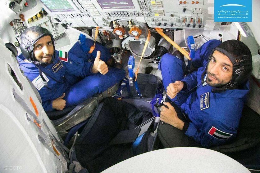 Los astronautas Hazzaa Al Mansoori y Sultan Al Neyadi durante su entrenamiento. (MBR Space Center)
