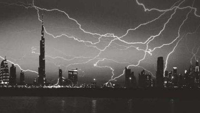 Tormenta eléctrica sobre Dubai.