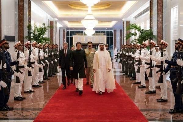 El primer ministro de Pakistán junto al príncipe heredero de Abu Dhabi en septiembre.
