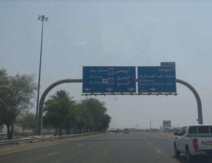 La autopista E-11 a su paso por Abu Dhabi. (EL CORREO)