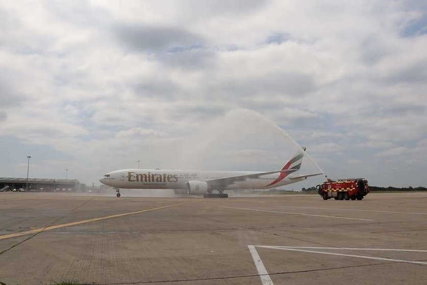 Un avión de Emirates en el aeropuerto Londres Sansted.