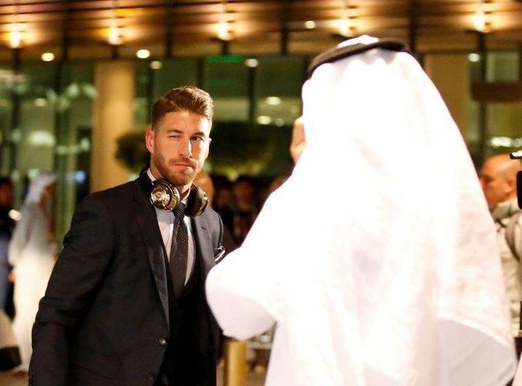 Sergio Ramos defensa del Real Madrid llega a Abu Dhabi. (EFE)