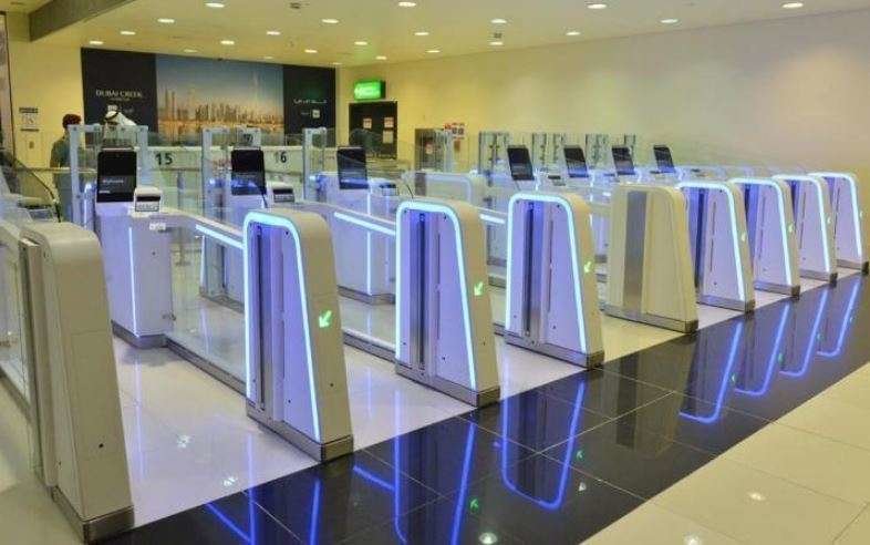 Puertas inteligentes en el Aeropuerto Internacional de Dubai.