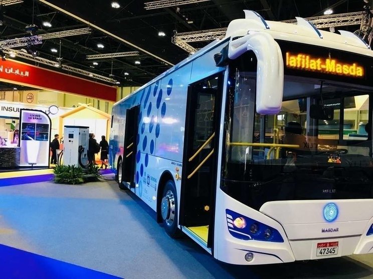 Una imagen difundida por Masdar del primer autobús eléctrico de Abu Dhabi.