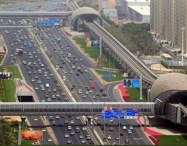 Vista aérea del Metro de Dubai.