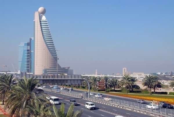 El edificio de Etisalat sede del Ministerio de Economía de Dubai.