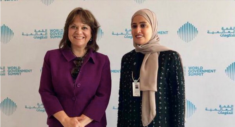 La subsecretaria Martha Delgado con la ministra de la Felicidad emirati. 