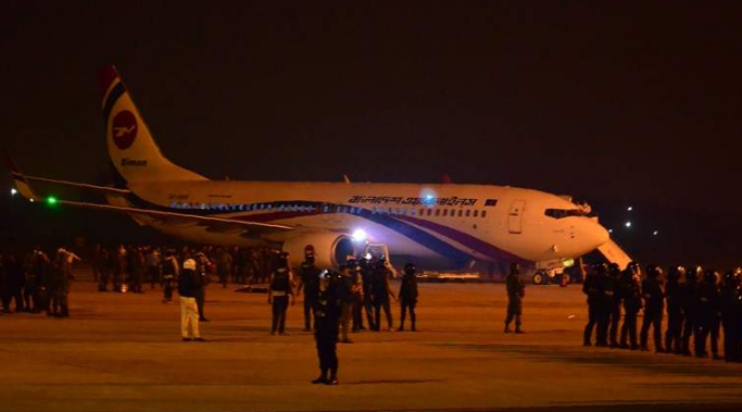 En la imagen de AFP, el avión secuestrado.