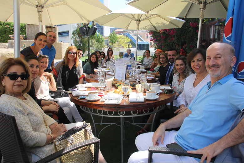 Imagen de grupo de los asistentes al Café de españolas del pasado lunes. (ELCORREO)