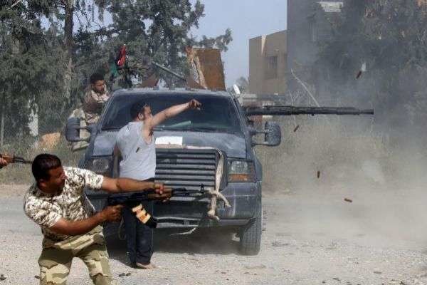 En la imagen de AFP, combatientes del ejército reconocido por la ONU en Libia.