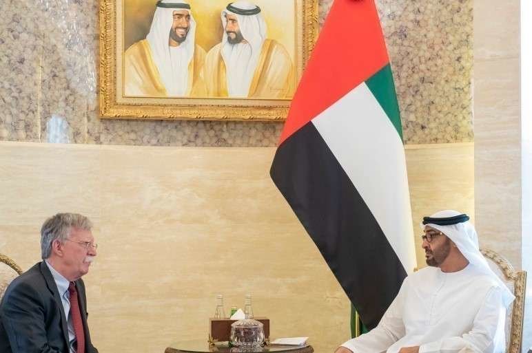 El príncipe heredero de Abu Dhabi y John Bolton.