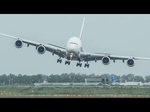 El Emirates A380 aterrizando en Amsterdam.