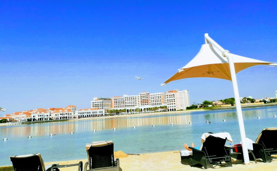 Una playa en el emirato de Abu Dhabi. (EL CORREO)