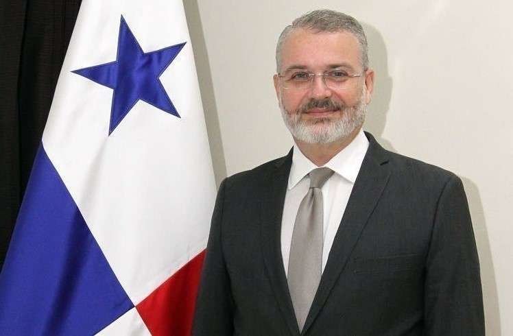 Milton C, Henríquez, embajador de Panamá en España.