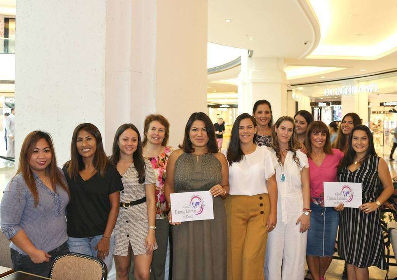 Grupo de asistentes al encuentro del Club Damas Latinas de Dubai en agosto de 2019. (Anna Fernanda Perdomo / EL CORREO)