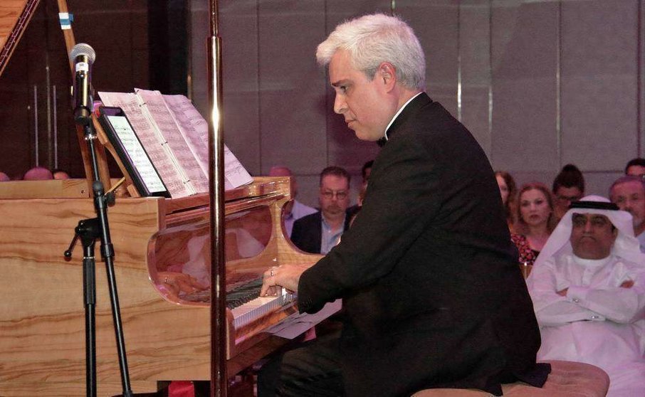 El pianista mexicano Juan Pablo Horcasitas, durante su concierto en Dubai. (Richard Ramos / EL CORREO)