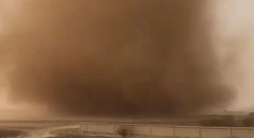Una captura de pantalla del vídeo difundido por Meteorología de EAU.