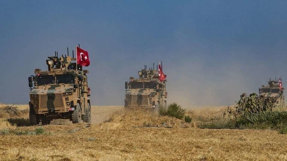 Vehículos militares turcos en Tall Abyad, al este del Éufrates. (AFP)