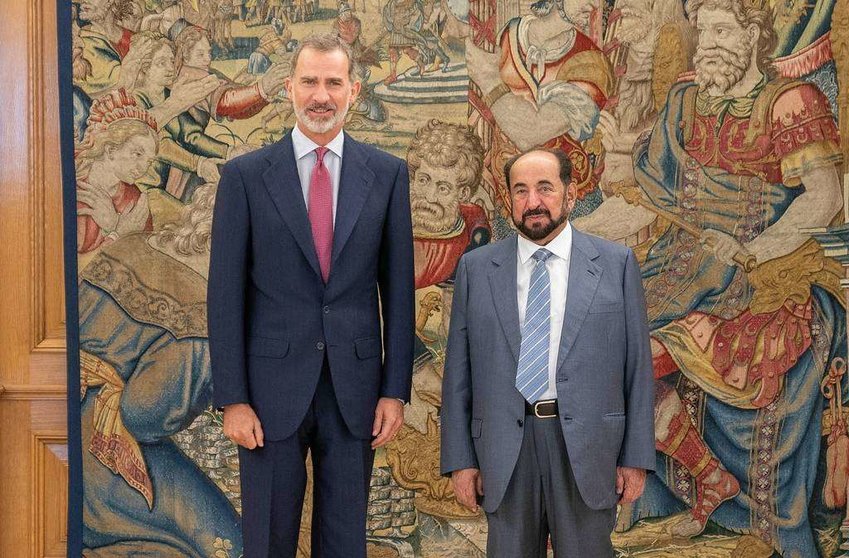 El Rey de España -izquierda- junto al Jeque de Sharjah. (WAM)