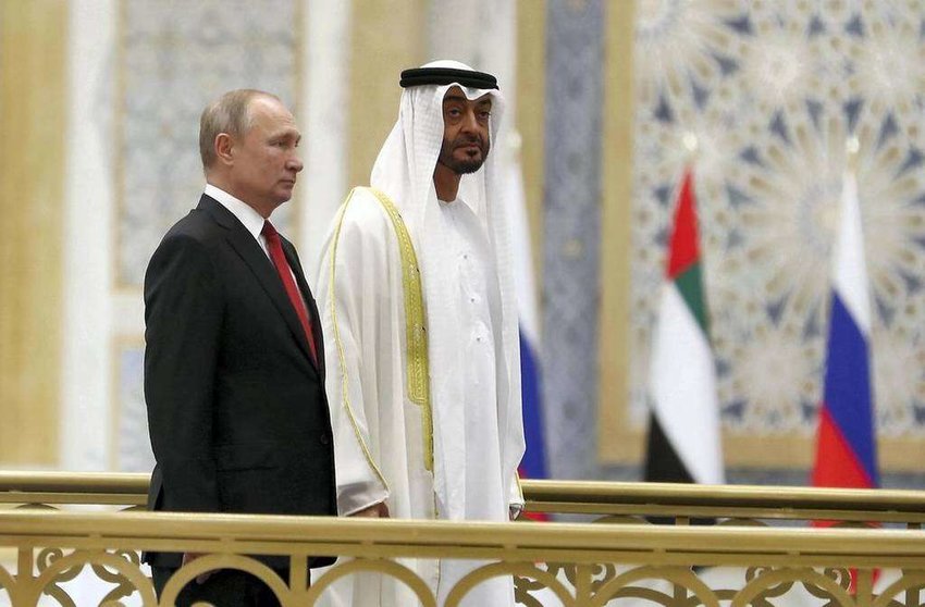 El príncipe heredero de Abu Dhabi junto al presidente ruso en la capital de Emiratos Árabes. (The National)