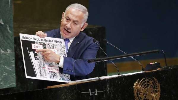 En la imagen de EFE, Benjamín Netanyahu muestra las supuestas pruebas contra Irán.