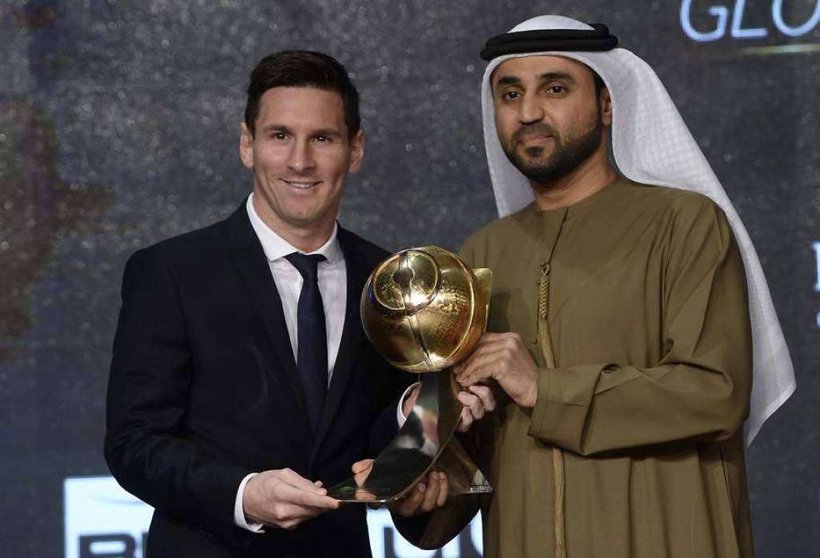 Messi, en el momento de recoger el premio.