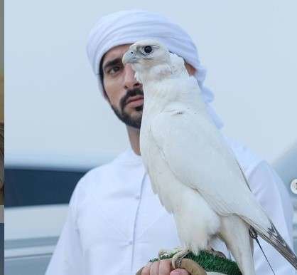 El príncipe heredero de Dubai junto a un halcón. (Instagram)