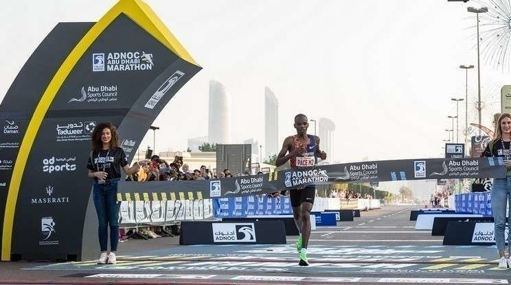 El keniata ganador del maratón de Abu Dhabi 2019.
