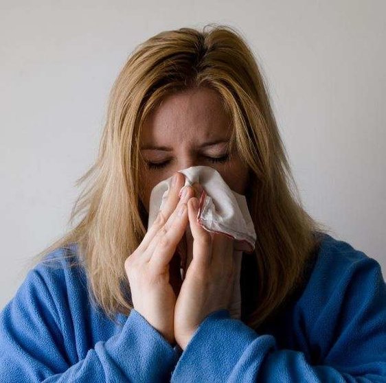 Los síntomas del nuevo coronavirus son parecidos a los de un resfriado.