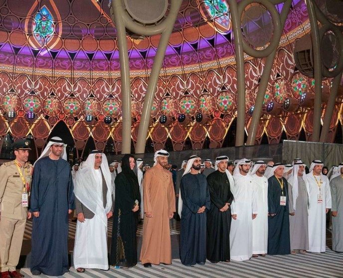 Líderes de Emiratos en la plaza Al Wasl de la Expo Dubai 2020. (Twitter)