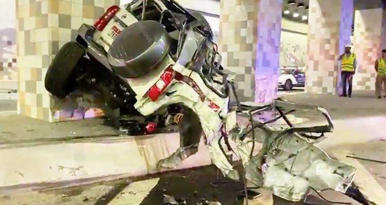 Captura del vídeo en el que se observa el coche totalmente destrozado.