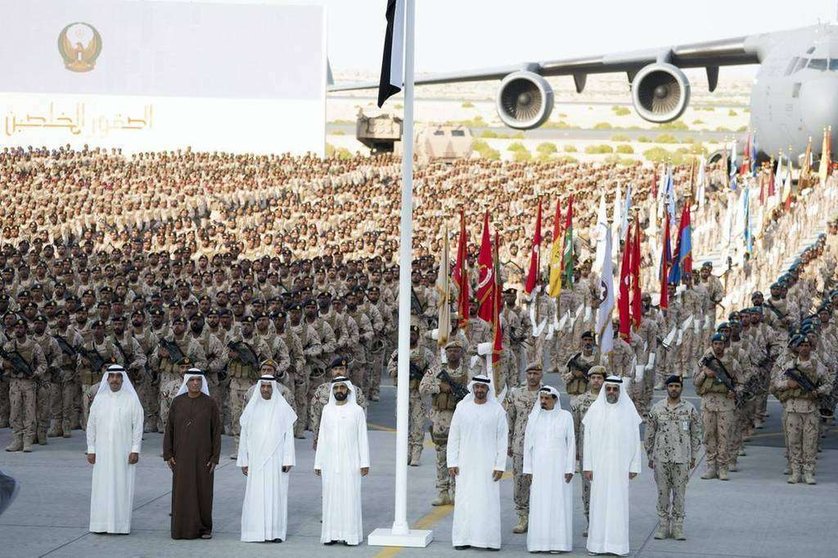 Los líderes de EAU reciben a los soldados que regresaron de Yemen. (WAM)