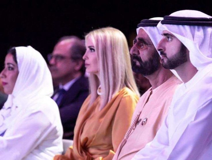 Ivanka Trump junto al gobernante y el príncipe heredero de Dubai. (WAM)