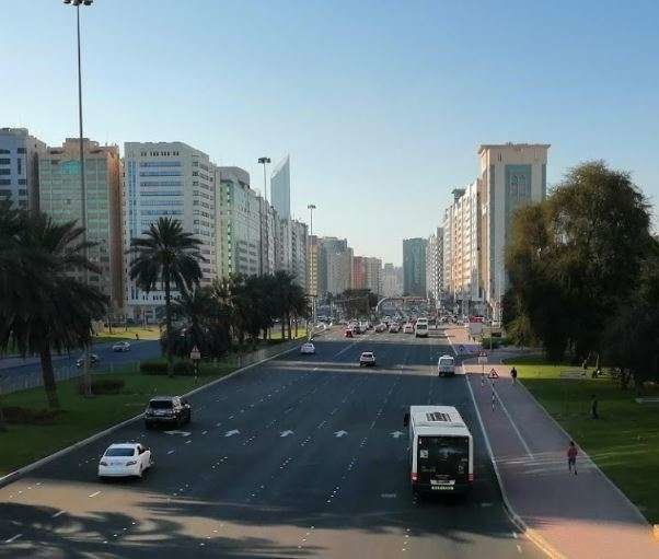 Una calle en el centro de Abu Dhabi. (EL CORREO)