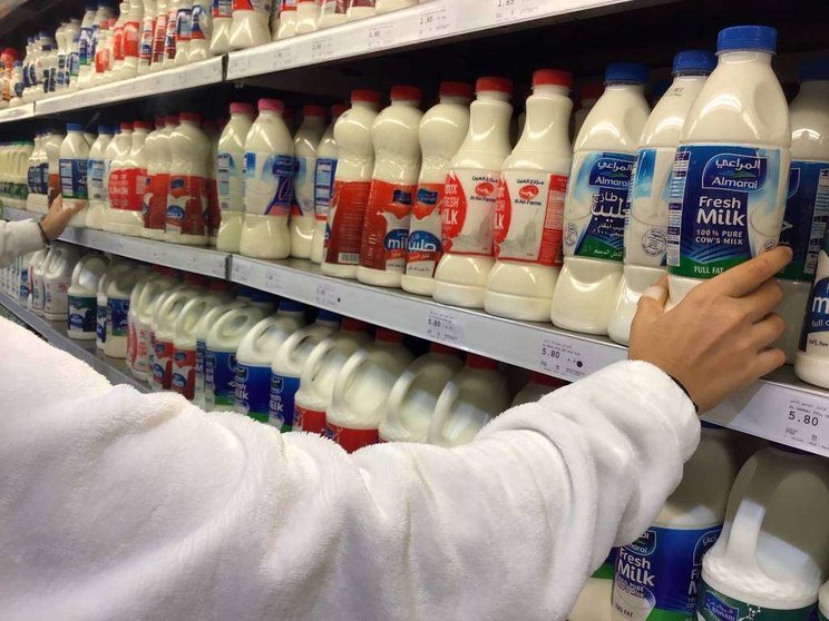 Productos lácteos en un supermercado de Ras al Khaimah. (EL CORREO)