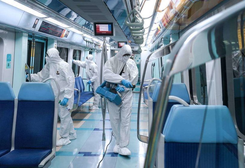 Una imagen del Metro de Dubai durante la desinfección. (WAM)