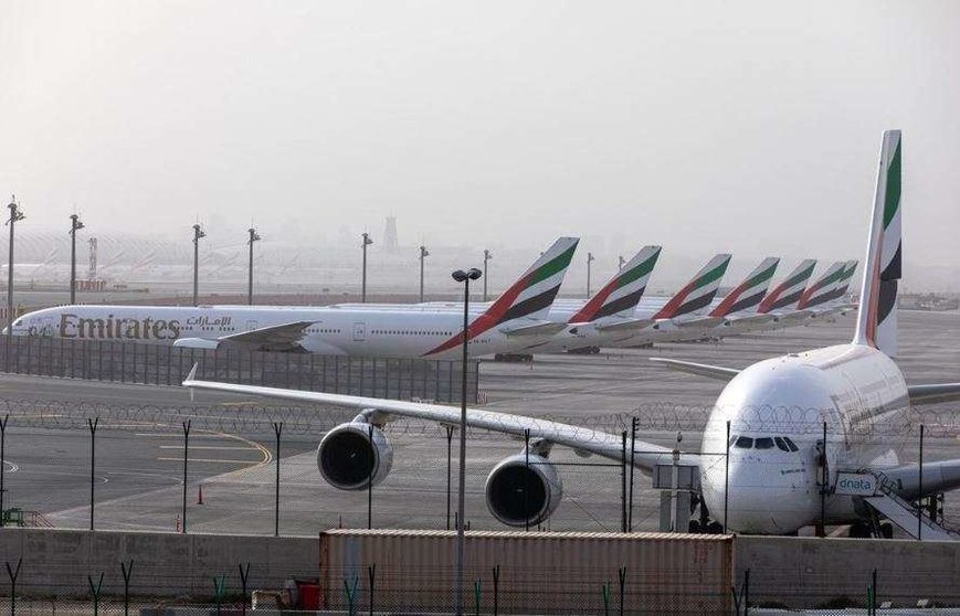 Aviones de Emirates en el Aeropuerto Internacional de Dubai. (Twitter)