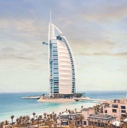 El hotel Burj Al Arab de Dubai. (Instagram)