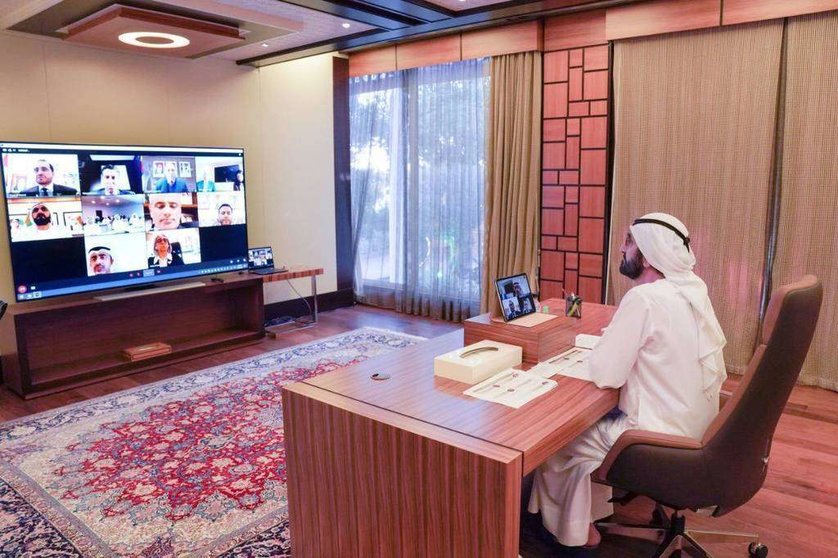 El gobernante de Dubai durante la videoconferencia. (WAM)