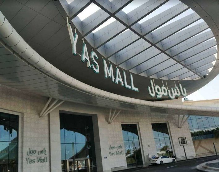 Una imagen de la entrada principal del Yas Mall. (EL CORREO)