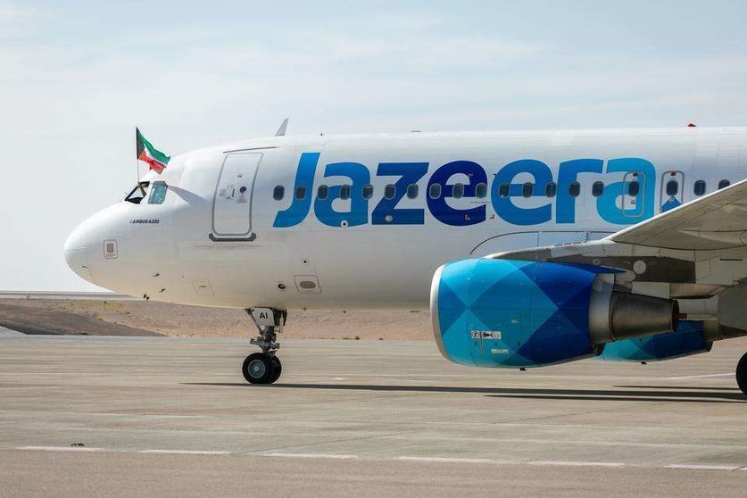 Un avión de Jazeera Airways en el aeropuerto emiratí de Al Ain.