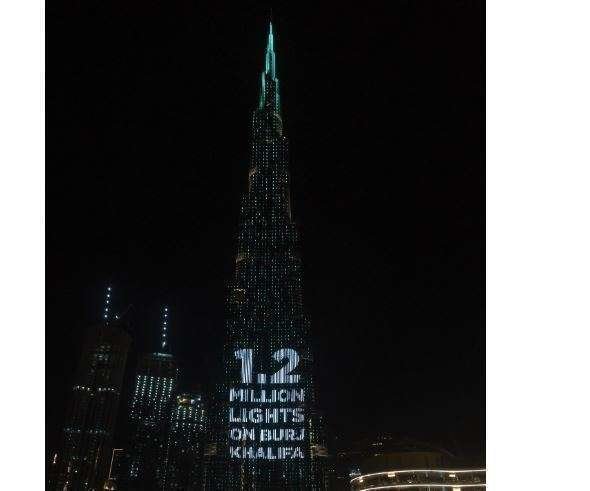 Por cada donación se enciende una luz en el Burj Khalifa. (WAM)