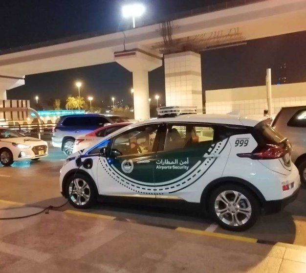 Un coche eléctrico de la Policía de Dubai. (EL CORREO)